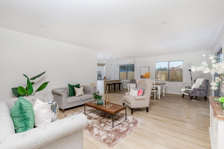 Photo of property in 8 Moemoea Avenue, Kumeu, 0810