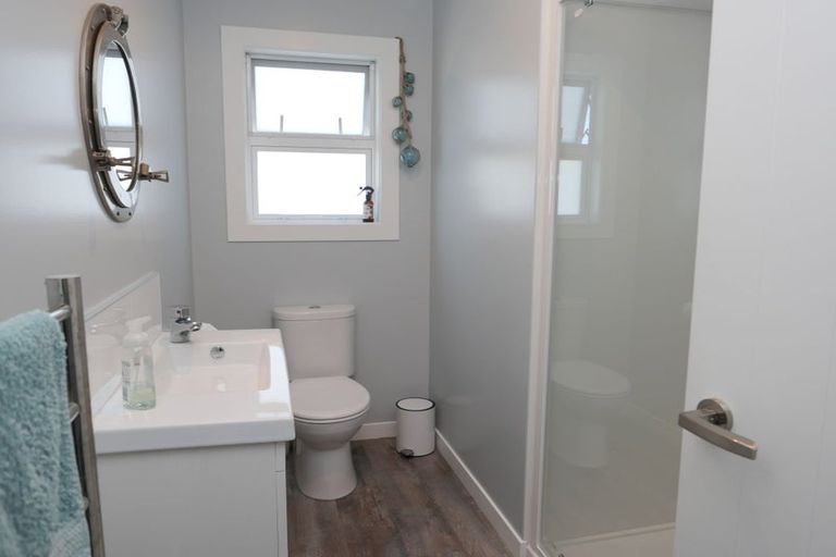 Photo of property in 104 Seaview Road, Paraparaumu Beach, Paraparaumu, 5032