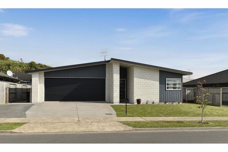 Photo of property in 57 Awataha Crescent, Pyes Pa, Tauranga, 3110
