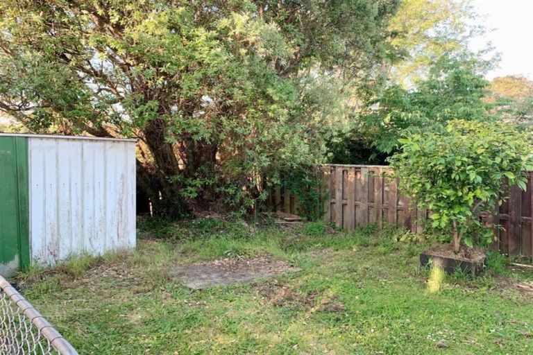 Photo of property in 1/9 Wairata Place, Te Atatu South, Auckland, 0610