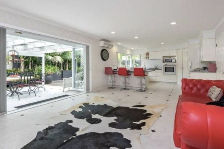 Photo of property in 16 Casabella Court, Northpark, Auckland, 2013