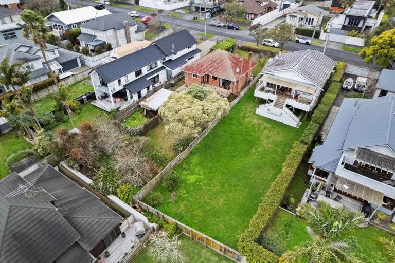 Photo of property in 33 St Michaels Avenue, Point Chevalier, Auckland, 1022