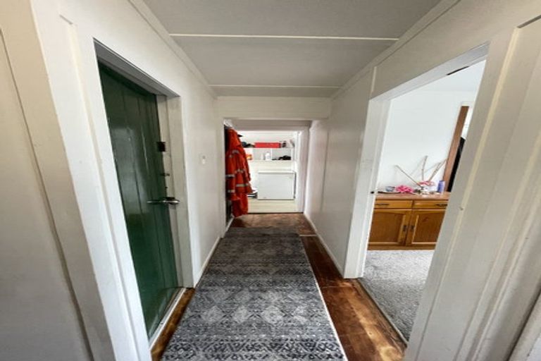 Photo of property in 11 Clayburn Road, Glen Eden, Auckland, 0602