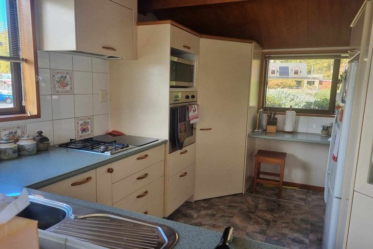 Photo of property in 12 Heuchan Lane, Wanaka, 9305