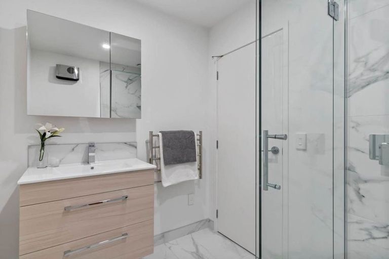 Photo of property in 4/137 Tirimoana Road, Te Atatu South, Auckland, 0602