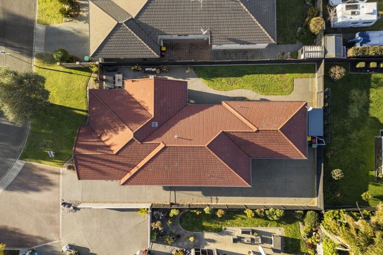 Photo of property in 33 Saint Heliers Place, Papamoa Beach, Papamoa, 3118