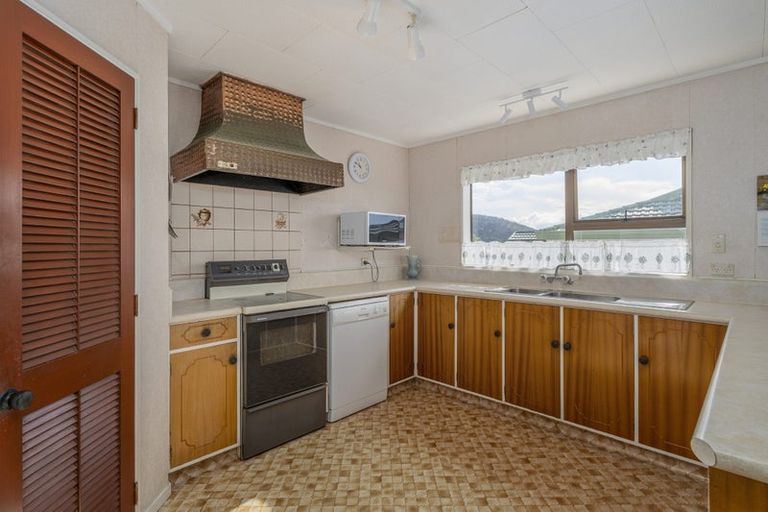 Photo of property in 9 Landel Place, Whitianga, 3510