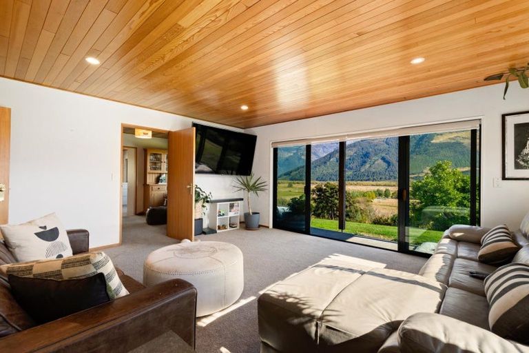 Photo of property in 46c Rees Valley Road, Glenorchy, 9372