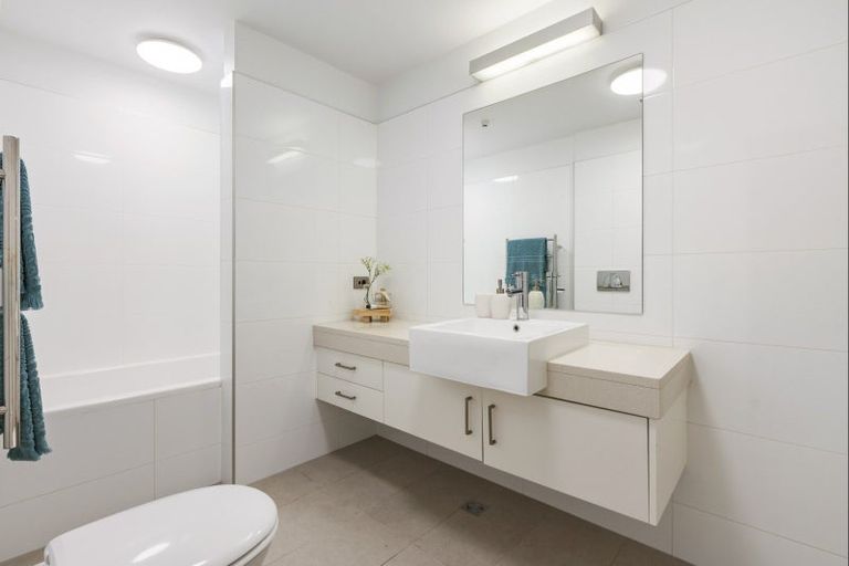 Photo of property in Vivaldi Apartments, 10/48 Marine Parade, Mount Maunganui, 3116