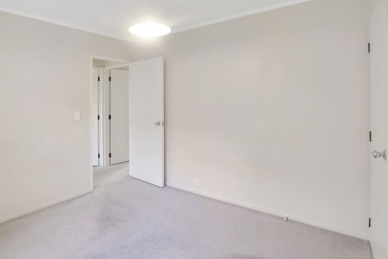 Photo of property in 1/31 Glucina Avenue, West Harbour, Auckland, 0618