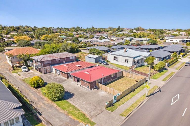 Photo of property in 112a Queen Street, Waiuku, 2123