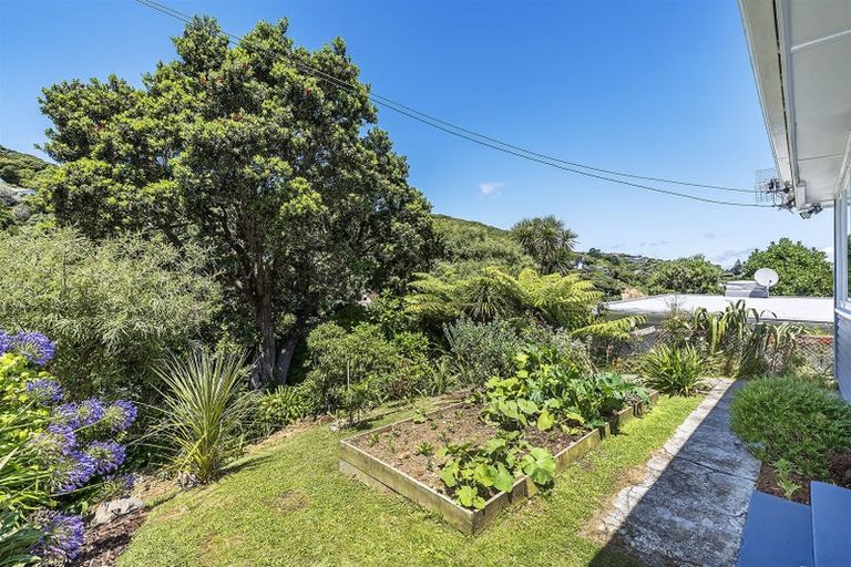 Photo of property in 65 Airlie Road, Plimmerton, Porirua, 5026
