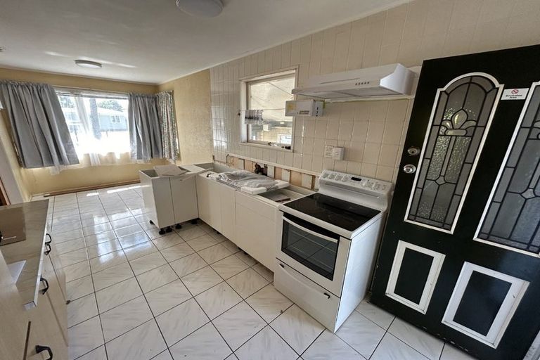 Photo of property in 21 Convair Crescent, Mangere, Auckland, 2022