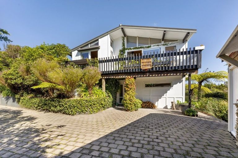 Photo of property in 13 Kenilworth Grove, Silverstream, Upper Hutt, 5019