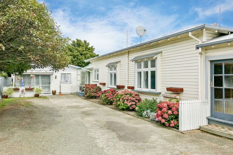 Photo of property in 330 Featherston Street, Palmerston North, 4414