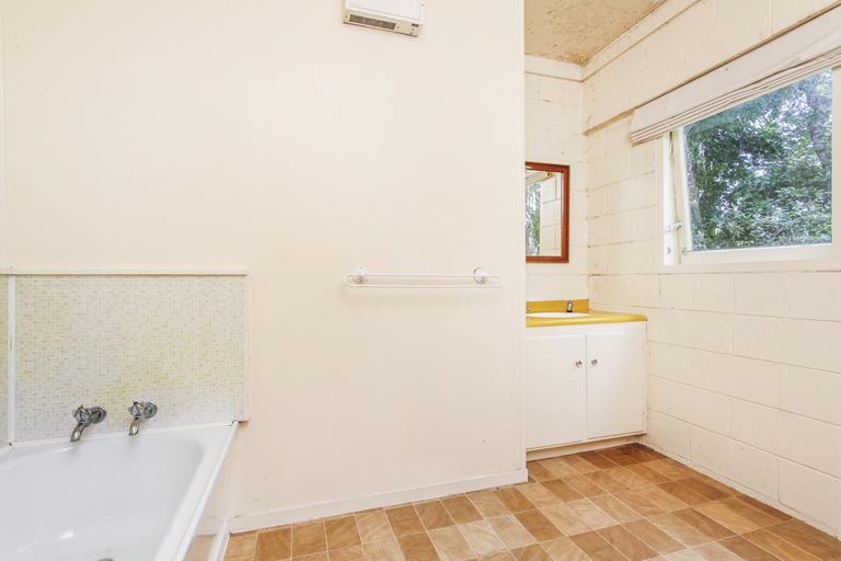 Photo of property in 201 Godley Road, Titirangi, Auckland, 0604