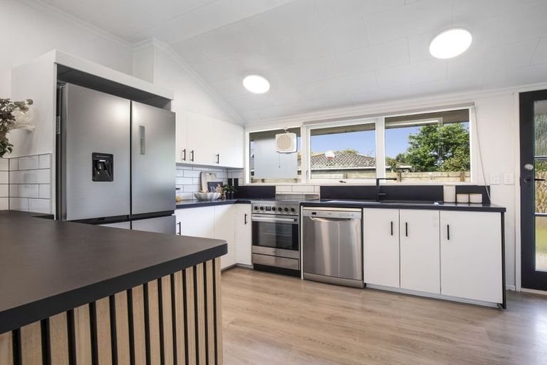 Photo of property in 18 Rimu Road, Raumati Beach, Paraparaumu, 5032