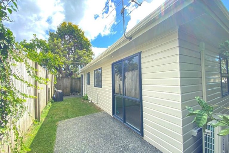 Photo of property in 67 Beach Road, Te Atatu Peninsula, Auckland, 0610
