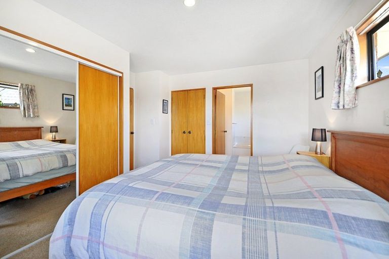 Photo of property in 2 Ngaio Street, Saint Martins, Christchurch, 8022