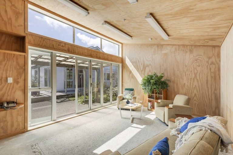 Photo of property in 5 Harris Street, Waitara, 4320