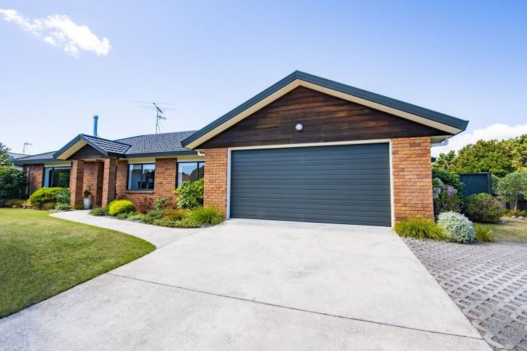 Photo of property in 2 Ashleigh Way, Waikanae Beach, Waikanae, 5036