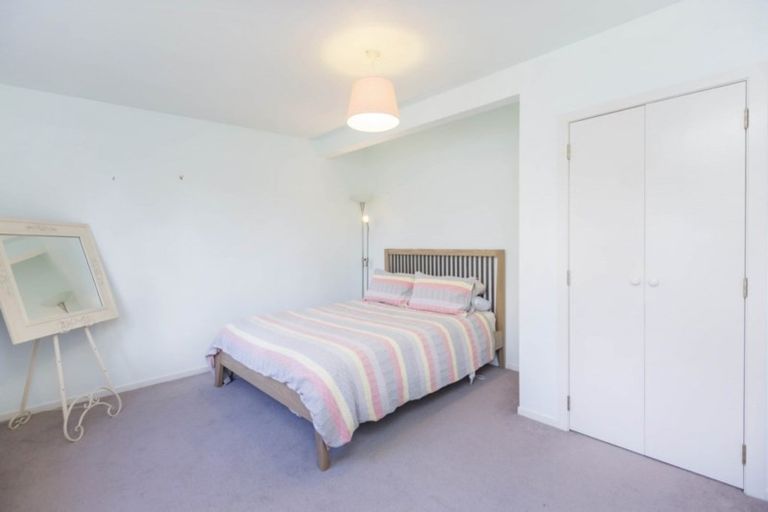 Photo of property in 64 Pinehaven Road, Pinehaven, Upper Hutt, 5019