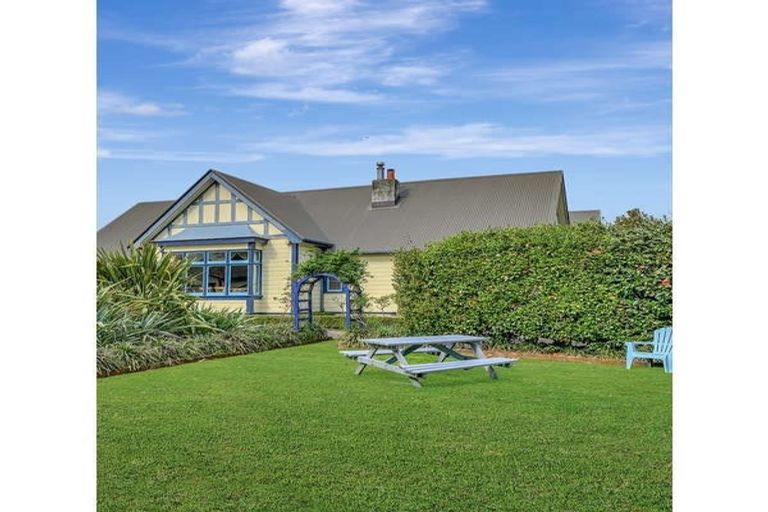 Photo of property in 1 Winslow Place, Levin, 5510