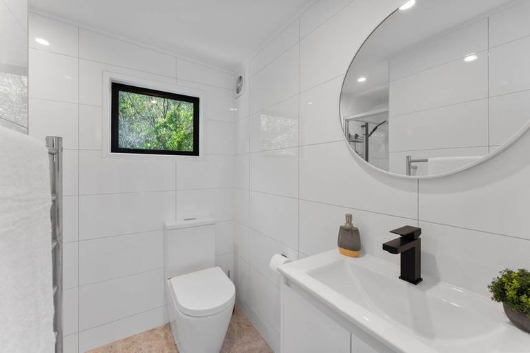 Photo of property in 10 Latham Road, York Bay, Lower Hutt, 5013