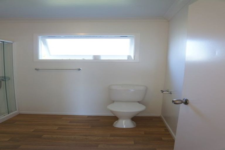 Photo of property in 24 Waipani Road, Te Atatu Peninsula, Auckland, 0610