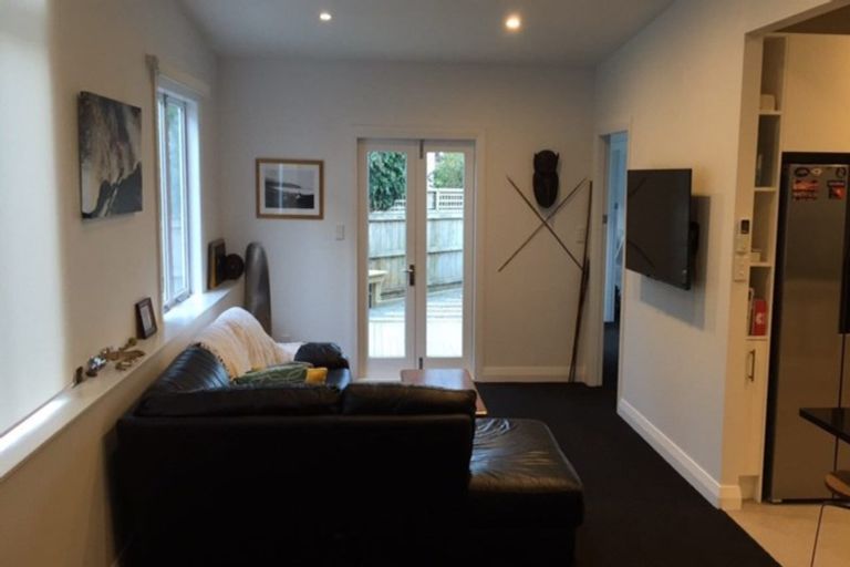 Photo of property in 203 Sutherland Road, Lyall Bay, Wellington, 6022