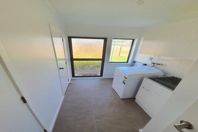 Photo of property in 129 Walter Strevens Drive, Conifer Grove, Takanini, 2112