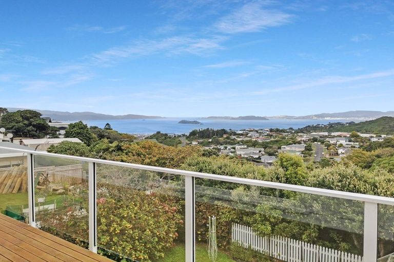 Photo of property in 24 Cypress Drive, Maungaraki, Lower Hutt, 5010