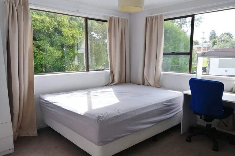 Photo of property in 4 Garner Place, Glenfield, Auckland, 0629