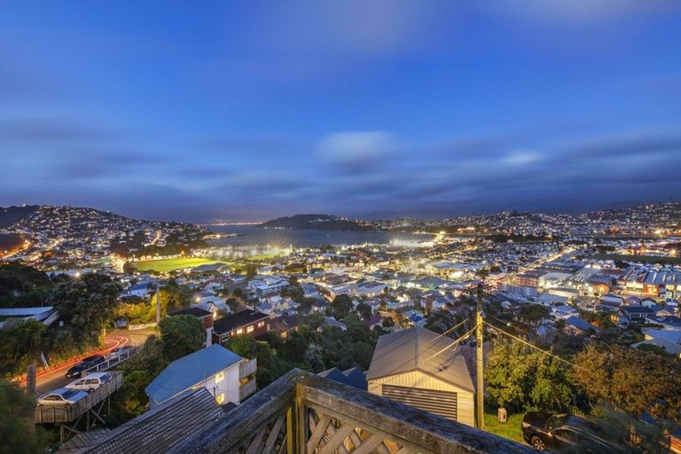 Photo of property in 118 Duncan Terrace, Kilbirnie, Wellington, 6022