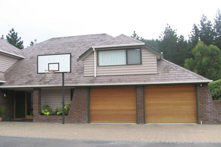 Photo of property in 26 Duval Grove, Tawa, Wellington, 5028