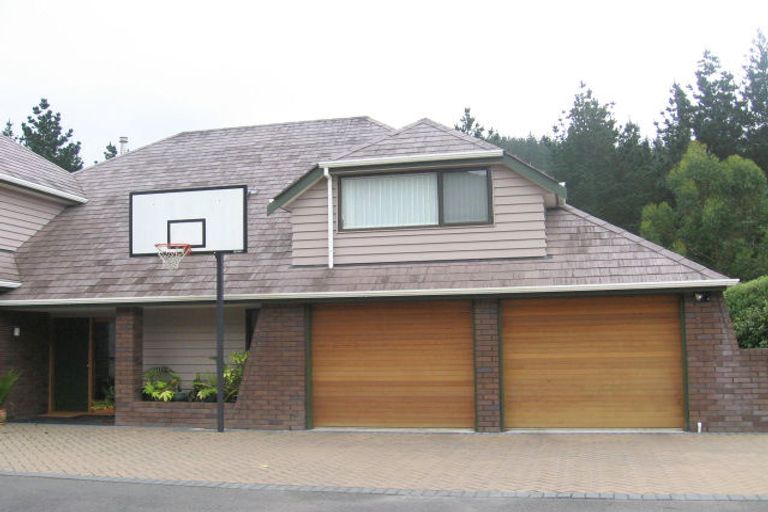 Photo of property in 26 Duval Grove, Tawa, Wellington, 5028