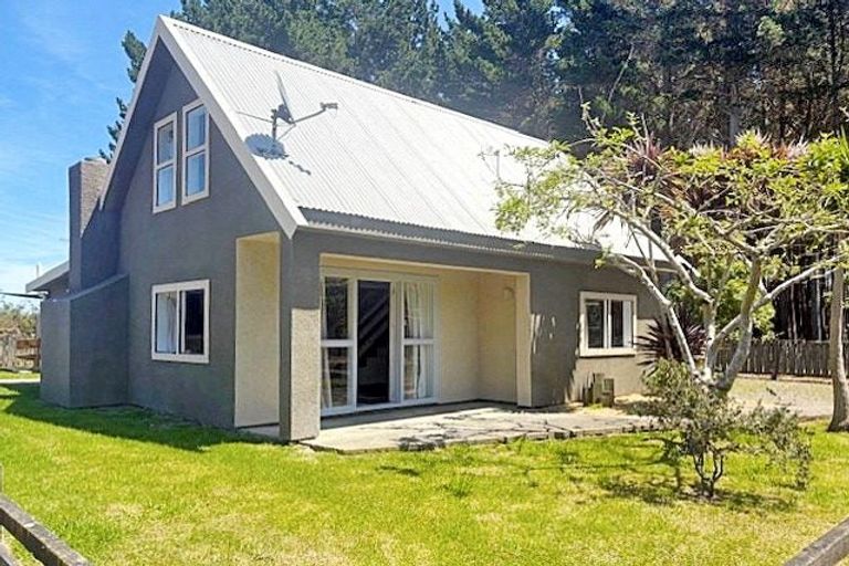 Photo of property in 644 Himatangi Beach Road, Himatangi Beach, Foxton, 4891