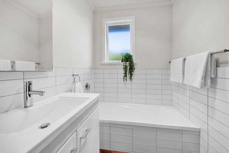 Photo of property in 211 Frankley Road, Frankleigh Park, New Plymouth, 4310