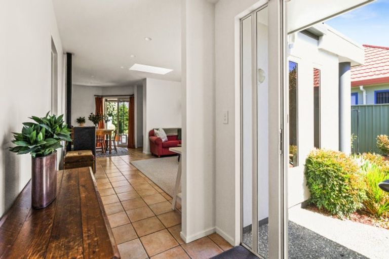 Photo of property in 2 Queens Walk, Taradale, Napier, 4112