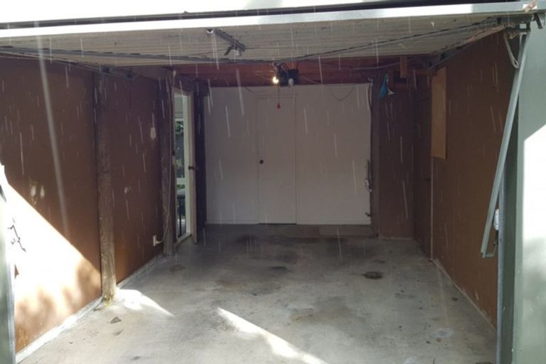 Photo of property in 23 Trias Road, Totara Vale, Auckland, 0629