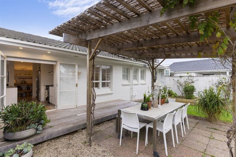 Photo of property in 1/9 Stanley Avenue, Milford, Auckland, 0620