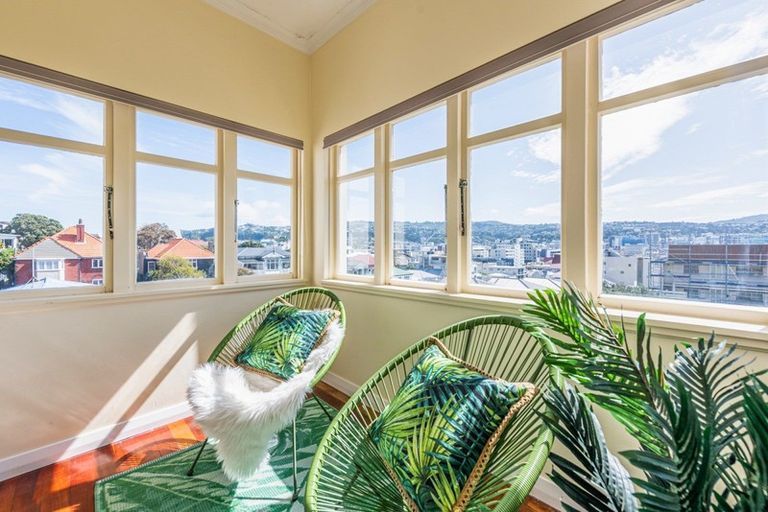Photo of property in 2/2 Hawker Street, Mount Victoria, Wellington, 6011