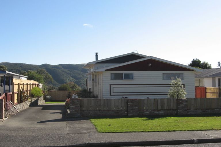 Photo of property in 22 Robson Street, Stokes Valley, Lower Hutt, 5019