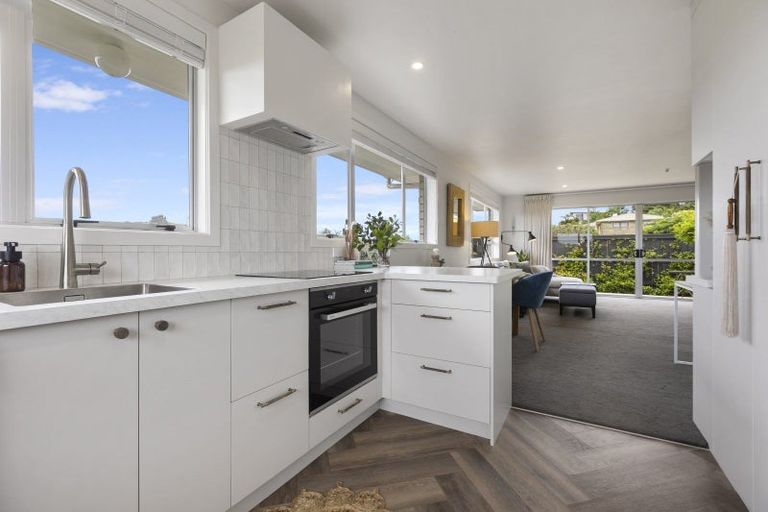 Photo of property in 21 York Crescent, Westown, New Plymouth, 4310