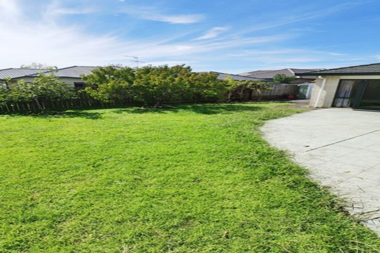 Photo of property in 22 Maghera Drive, East Tamaki Heights, Auckland, 2016