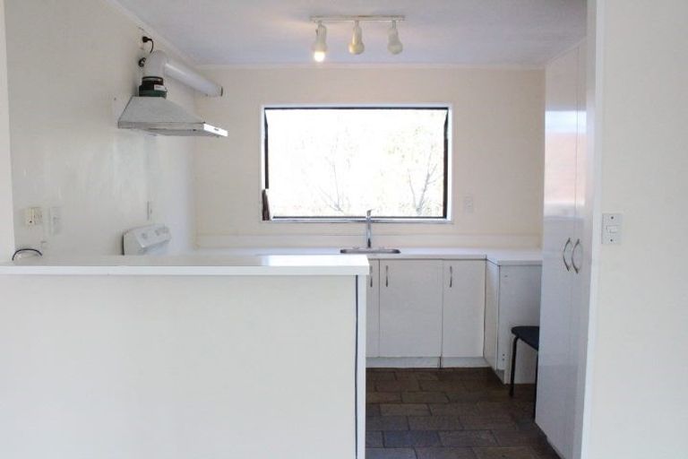 Photo of property in 50 Aviemore Drive, Highland Park, Auckland, 2010