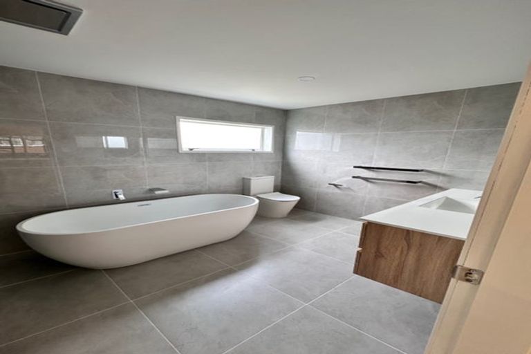 Photo of property in 20 Tiverton Crescent, Whalers Gate, New Plymouth, 4310