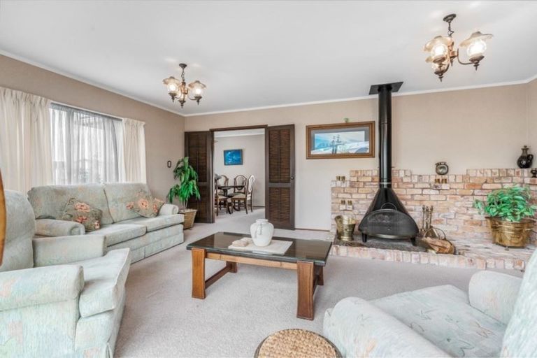 Photo of property in 134 Chelsea View Drive, Chatswood, Auckland, 0626