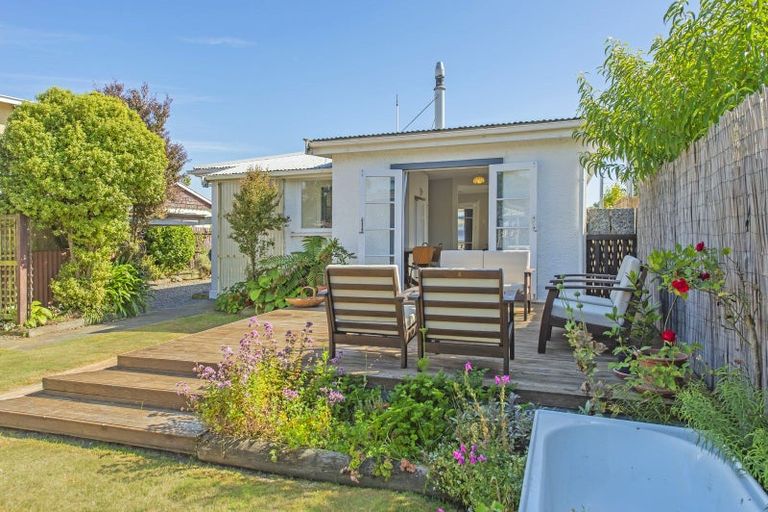 Photo of property in 25 Cross Street, Waikuku Beach, 7473