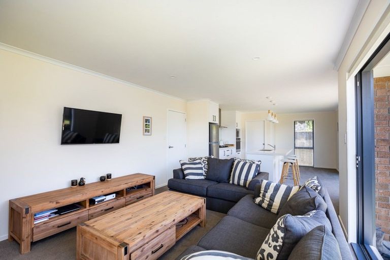 Photo of property in 15 Nukuroa Close, Waitara, 4320